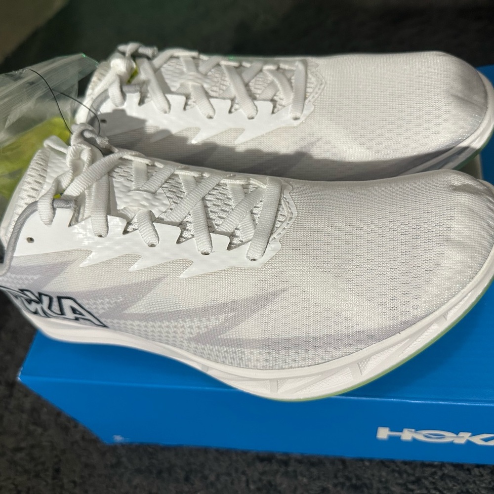 Hoka One U CRESCENDO MD Unisex Spiked Running Shoe White US Size 9m/10.5w NEW !